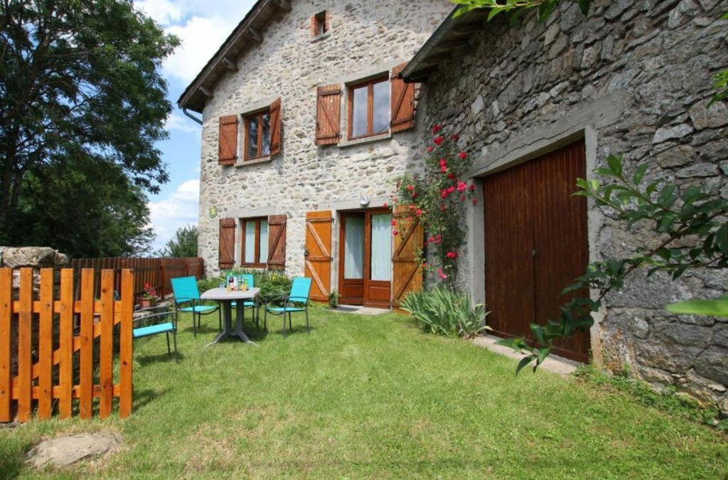 Jullianges House | Gîte familial au calme avec jeux, VTT, randonnée, près du Parc Livradois, La Chaise-Dieu et Craponne - FR-1-582-214