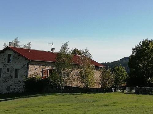 Roche-en-Regnier House | Gîte familial avec équipement bébé, terrasse et jardin clos à Roche-en-Régnier - FR-1-582-192