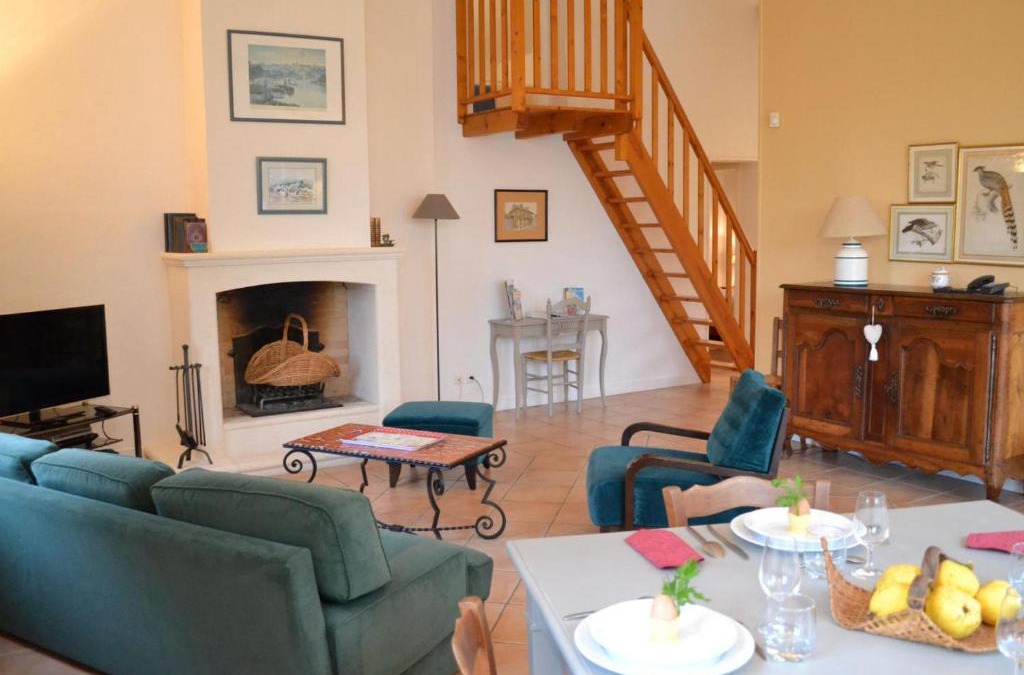 Saint-Cybardeaux House | Gîte familial avec piscine chauffée, jardin clos, équipement bébé, au cœur d'une propriété viticole. - FR-1-653-70