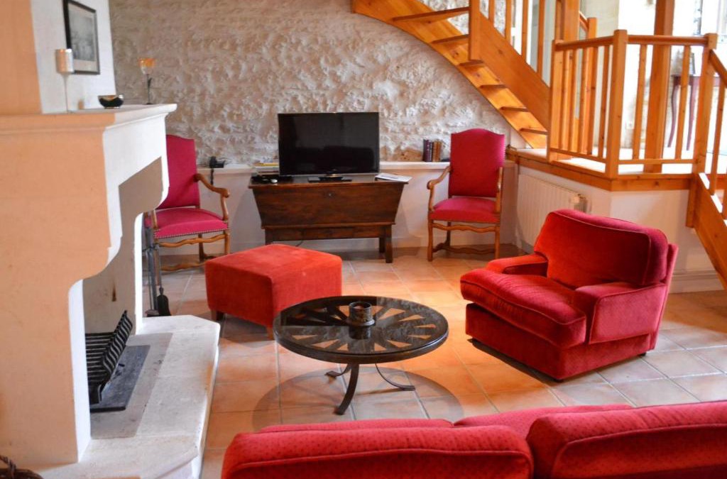 Saint-Cybardeaux House | Gîte familial avec piscine chauffée, jardin privé et équipements bébé en pleine propriété viticole. - FR-1-653-18