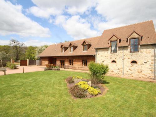 Juvigny-sous-Andaine House | Gîte familial ou entre amis, 12 pers max, nature, forêt et équitation, proche Bagnoles de l'Orne - FR-1-497-18