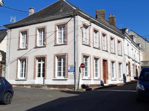 Sarge-sur-Braye House | Gîte familial spacieux, idéal pour nature et randonnées - 3 chambres, jardin clos, équipement complet - FR-1-491-385