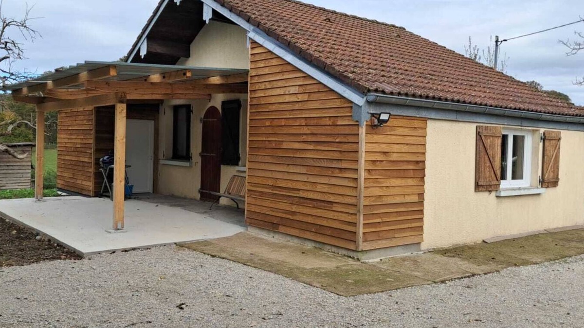 Echenans-sous-Mont-Vaudois House | Gîte Chez Marcel, petite maison en pleine campagne vue sur les chevaux !