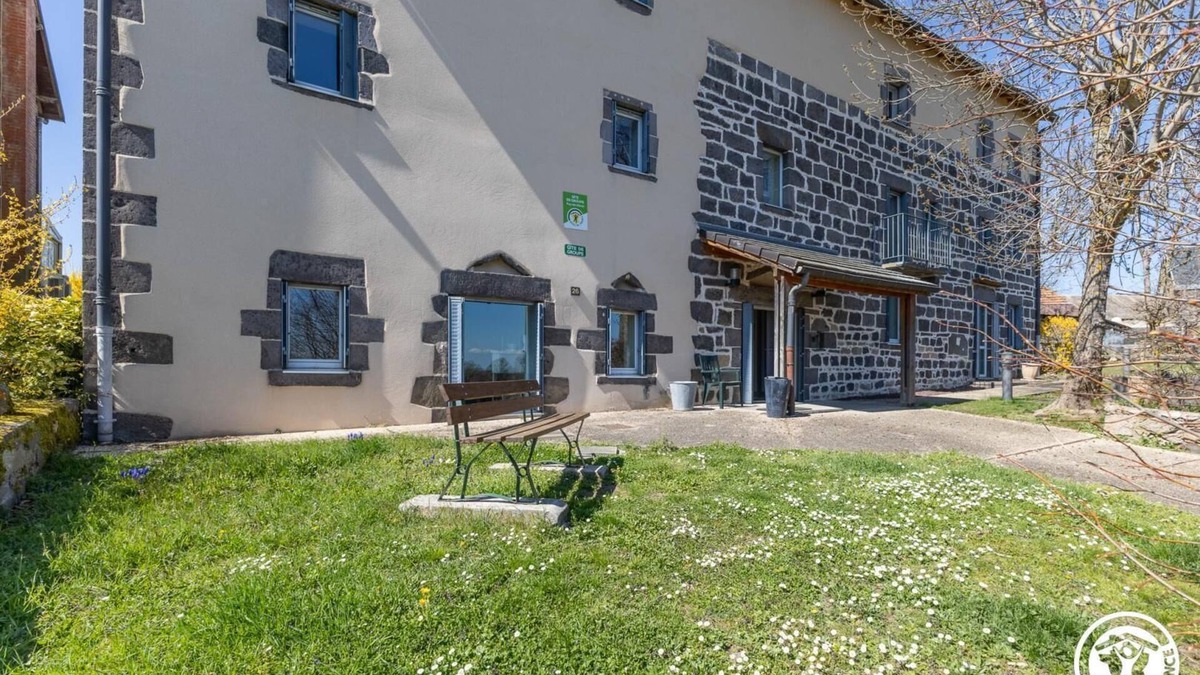 Charbonnieres-les-Varennes House | Gîte Municipal Champagnol