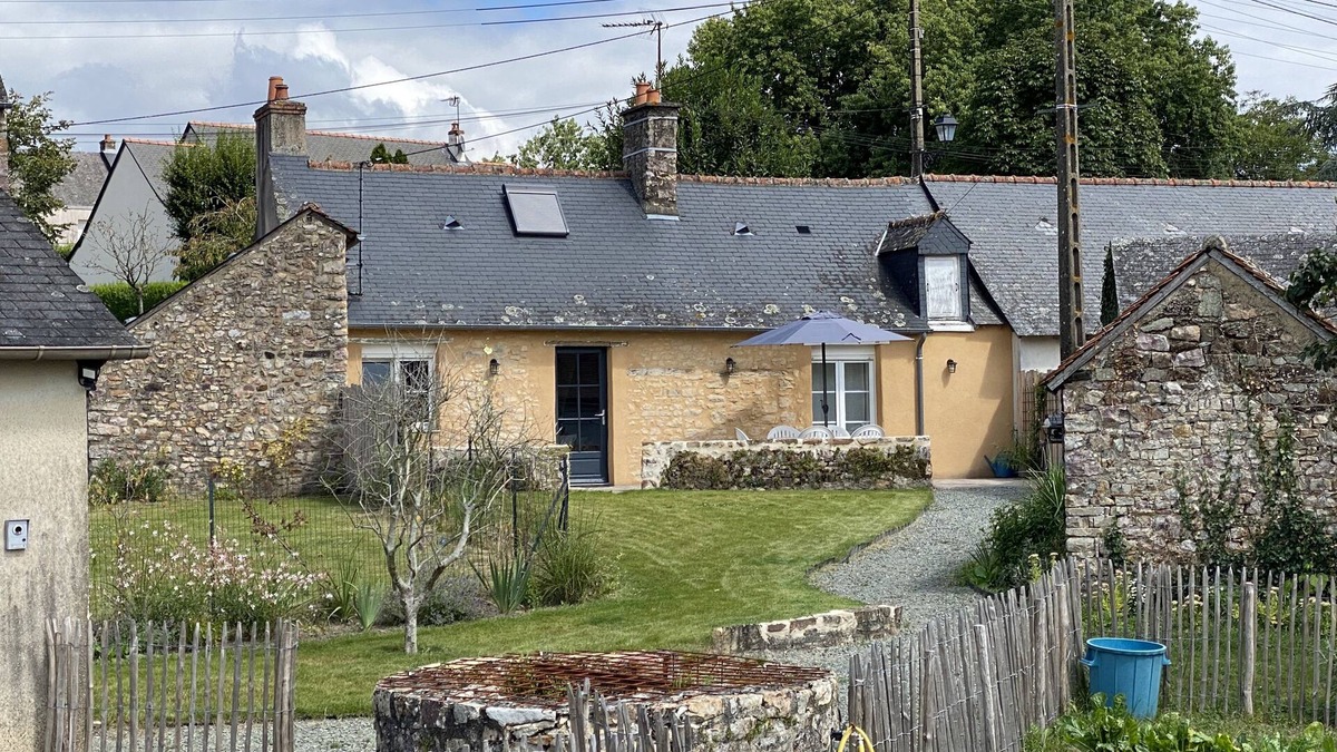 Sainte-Suzanne-and-Chammes House | Gîte du Petit Rocher