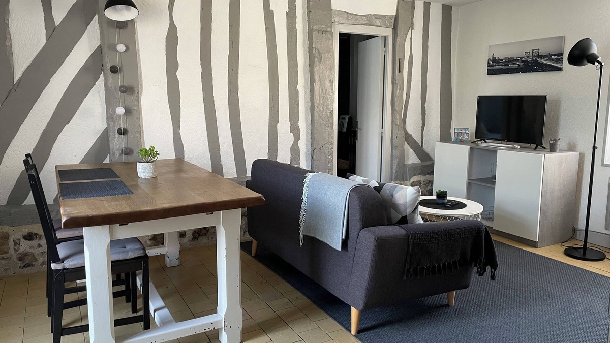 Gonneville-sur-Honfleur Apartment | Gîte & garden & parking (near Honfleur) Linen provided WIFI