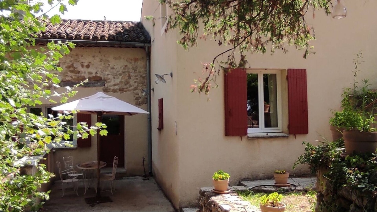Entrechaux Apartment | Gîte Genévrier, in Provence.