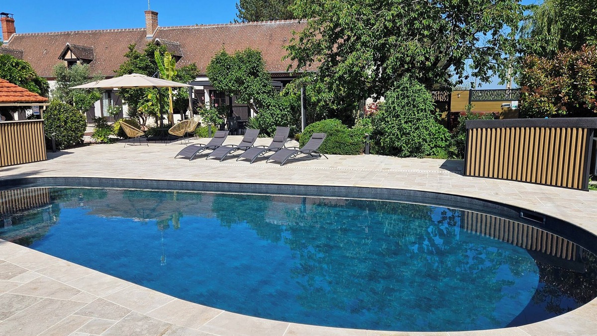 Chatillon-sur-Cher House | Gîte Glycines & Nature, Proche Zoo de Beauval Avec Piscine Chauffée et Jacuzzi