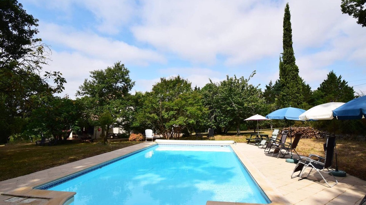 Castella House | Gîte grande capacité avec piscine La Chênaie à Castella