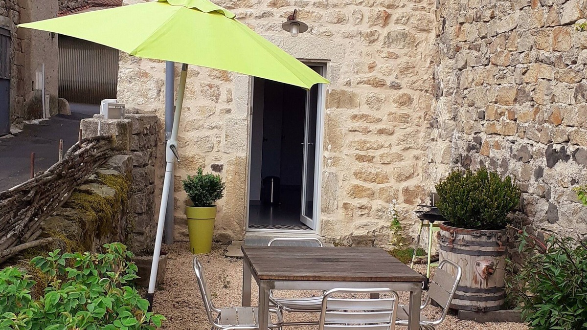 Saint-Germain-Laprade House | Gîte Granet ,petite Maison de Bourg Avec Cour Privative