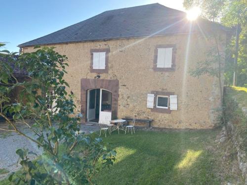 Saint-Jean-le-Vieux House | GÎTE GUIROYA