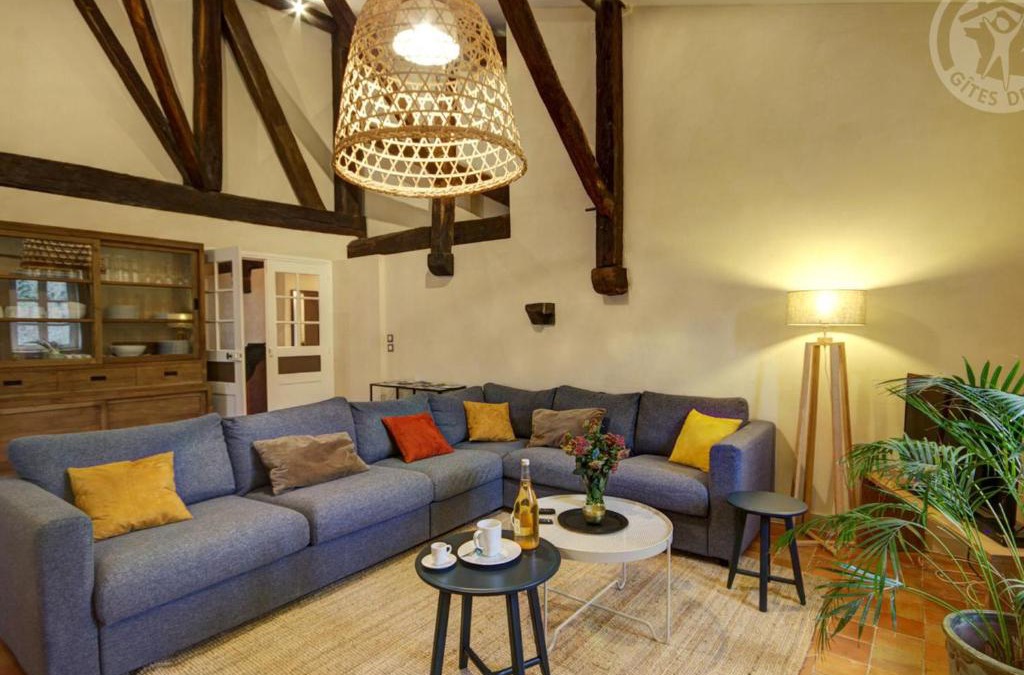 Sainte-Croix-en-Jarez House | Gîte historique au cœur du Parc du Pilat – 14 pers, 3 ch, 3 sdb, wifi, jardin, animaux acceptés - FR-1-496-136