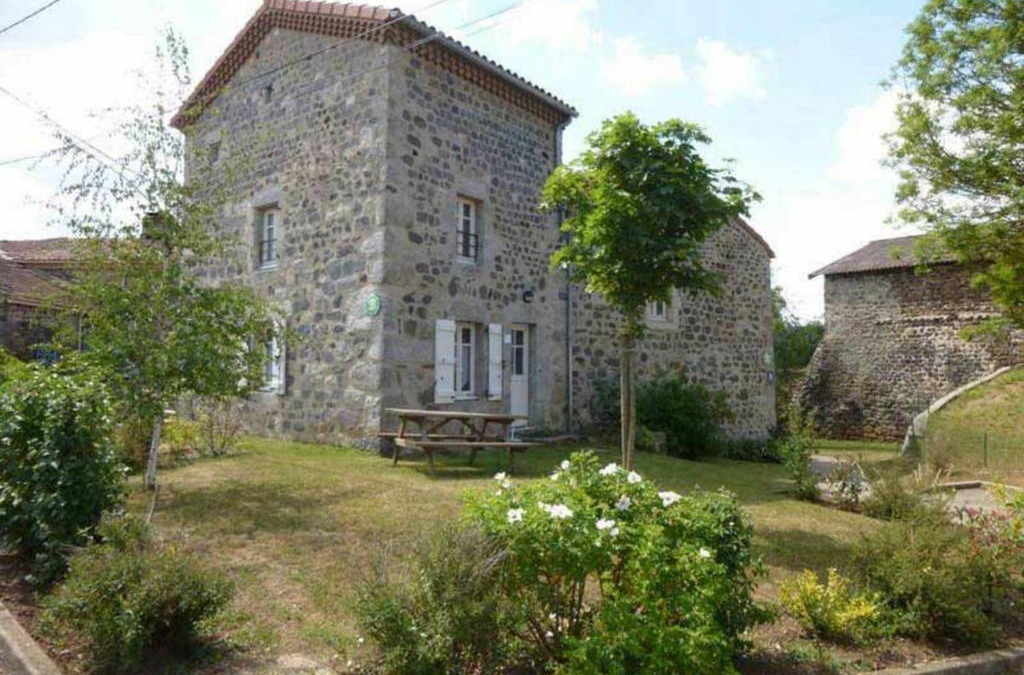 Rauret House | Gîte indépendant 4 pers. à Rauret avec cour, proche gorges de l'Allier, parking privé, animations. - FR-1-582-193