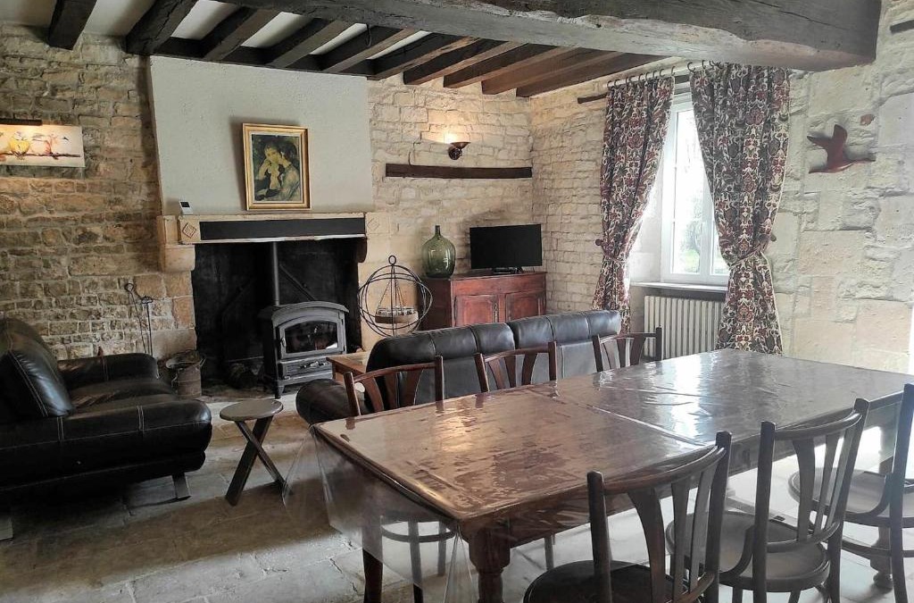 Mareuil-sur-Arnon House | Gîte indépendant au bord de la rivière, cadre historique, pêche, animaux bienvenus, parking privé - FR-1-586-22
