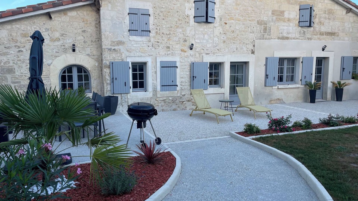 Saint-Meme-les-Carrieres Cottage | Gîte La Rive Gauche