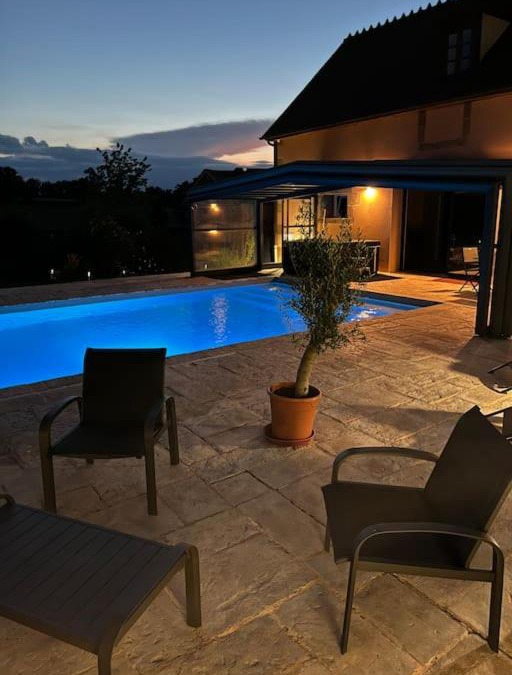 Couzon House | Gîte la bergerie, piscine chauffée,