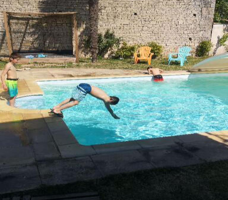 Villiers-en-Plaine House | Gîte la Gatounette piscine jardin partagé avec hôtes