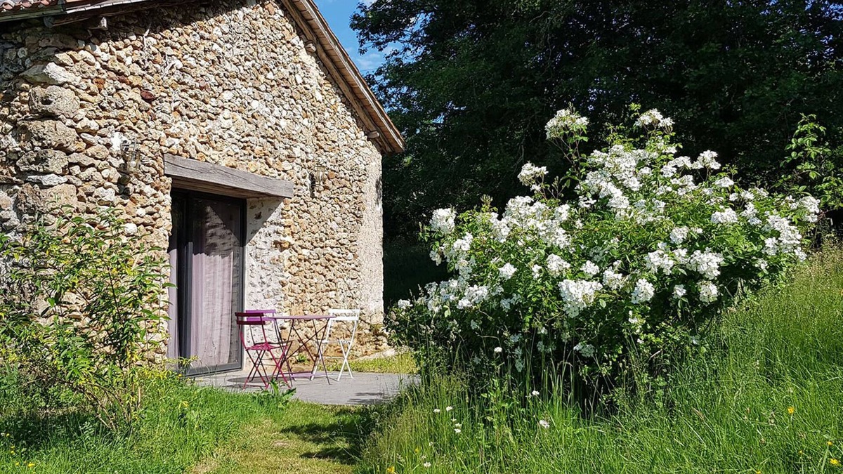 Bourrou Cottage | Gîte la Grangette 2/5 pers domaine La Maison d'Aum - label clef verte 2024