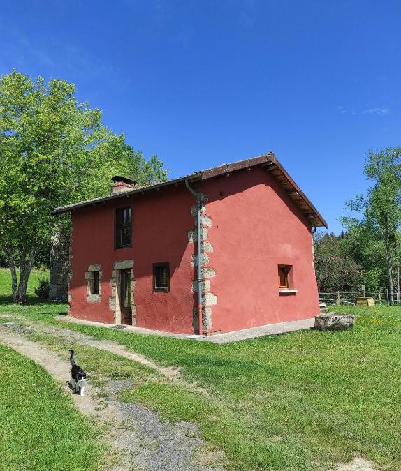 Bertignat House | Gîte La Roche
