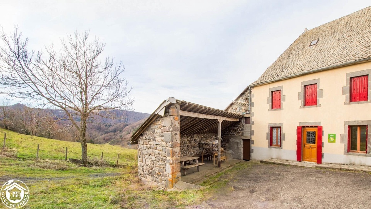 Orcival House | Gîte La Sanadoire - Orcival
