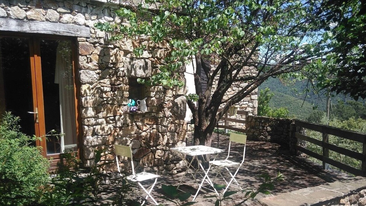 Beaumont House | Gîte "La Terrasse". A real "Eagle's Nest" for two people.