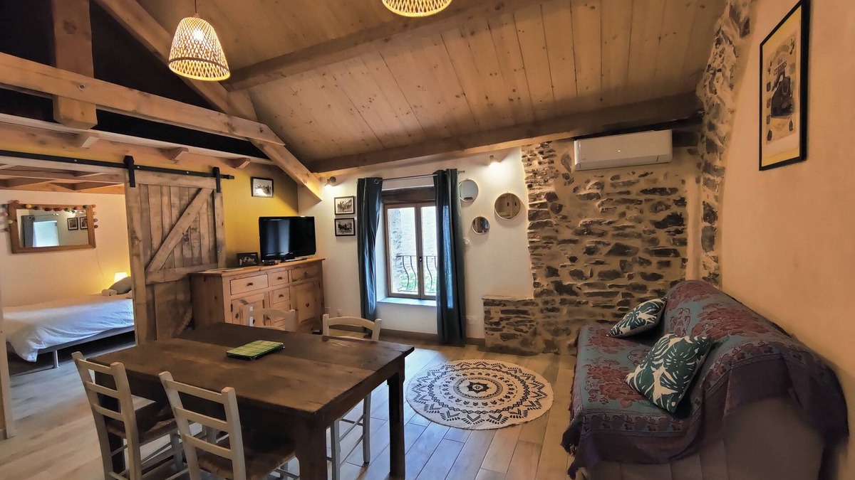 Barre-des-Cevennes House | Gîte Le Circaète, en Plein Cœur de la Forêt à Barre des Cévennes