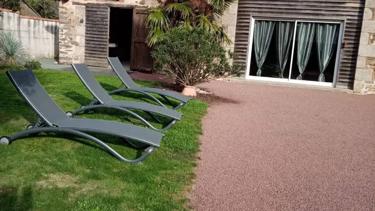 Thorigny House | Gîte le Marillet converted barn with covered swimming pool for 9 people, Vendée.
