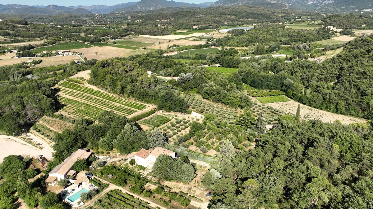 Crestet Other | Gîte "Le Rosier" LE MAS DES Charrettes
