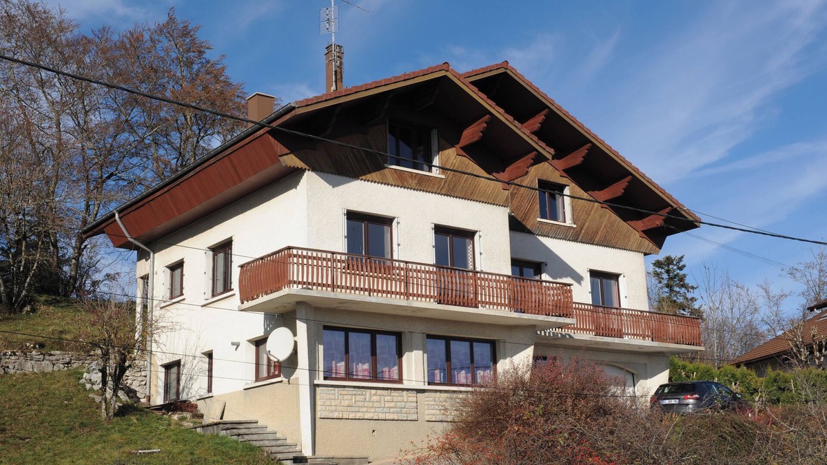 Maiche House | Gîte 'Les Balcons du Chasseral' in Maîche, sleeps 10 to 15