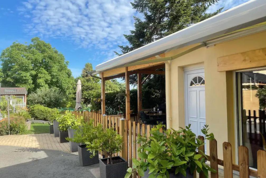 Joze House | Gîte les Noisetiers Maison familiale avec piscine