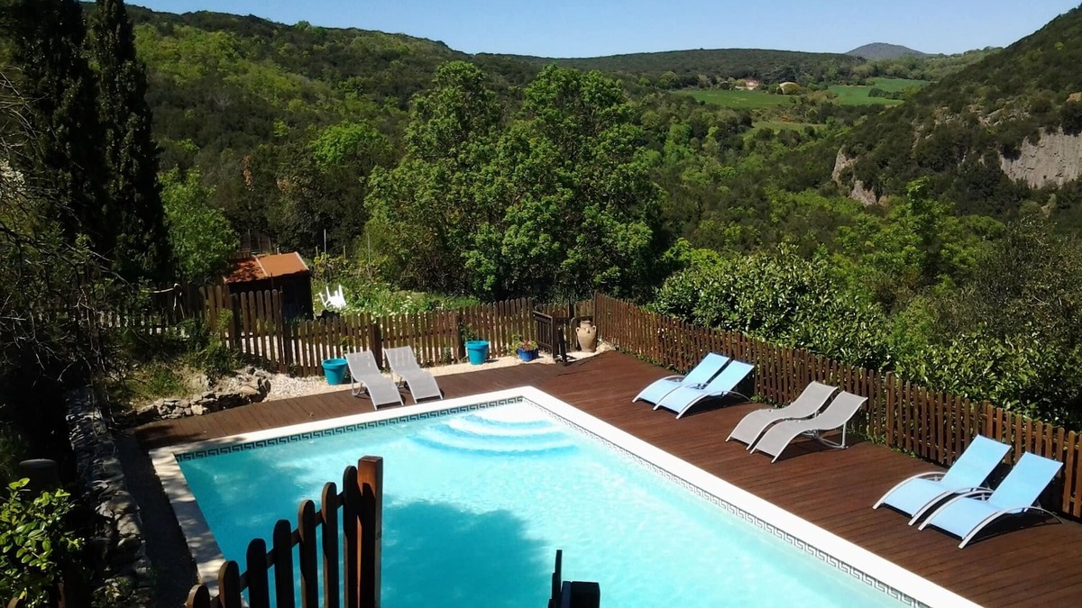 Pezenes-les-Mines Bed & Breakfast | Gîte les piafs from 6 to 8 people