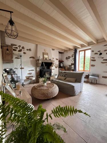 Treize-Vents House | Gîte les Pieds dans l'eau 10 min du Puy du Fo