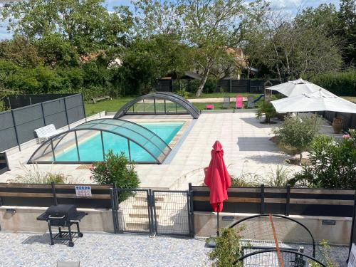 Maslives House | Gîte Les Trois Clés piscine privée 14 pers