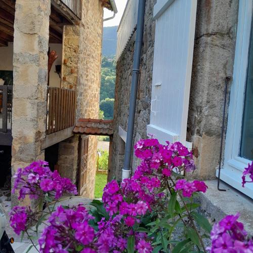Saint-Julien-Vocance House | Gîte MANDRA chez gîtes QUE CANTA