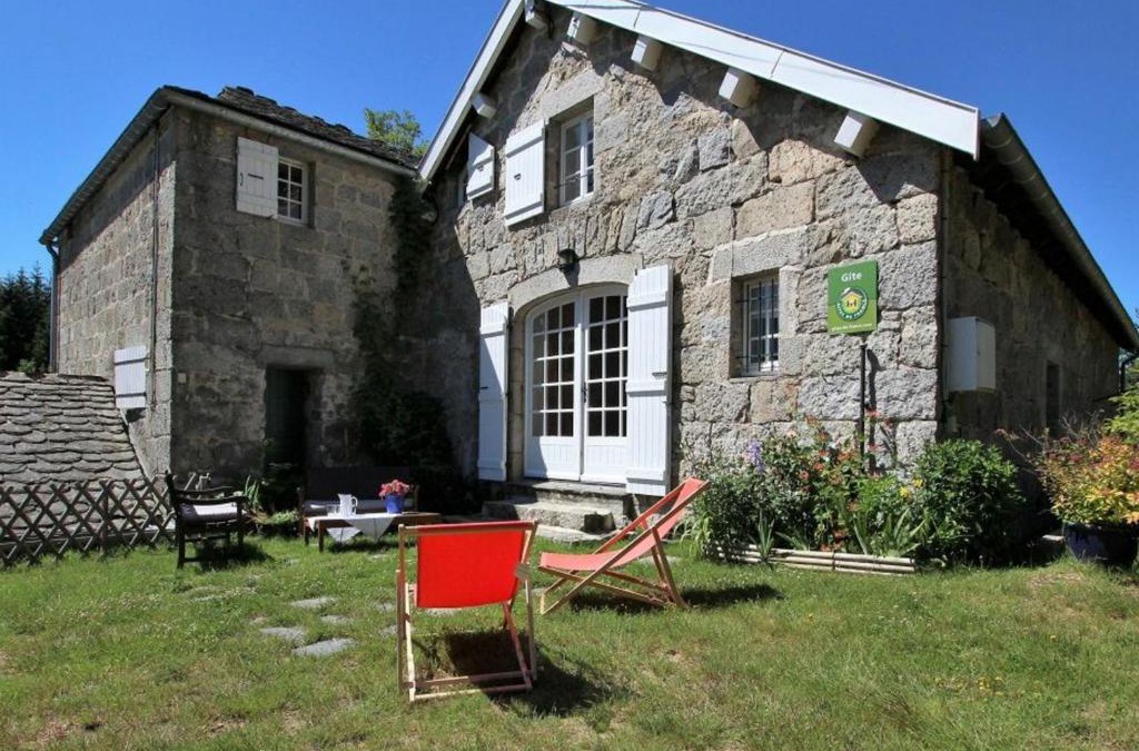 Le Chambon-sur-Lignon House | Gîte Nature au Chambon-sur-Lignon: Terrasse, Wifi, Proche Activités et Commerces - FR-1-582-137