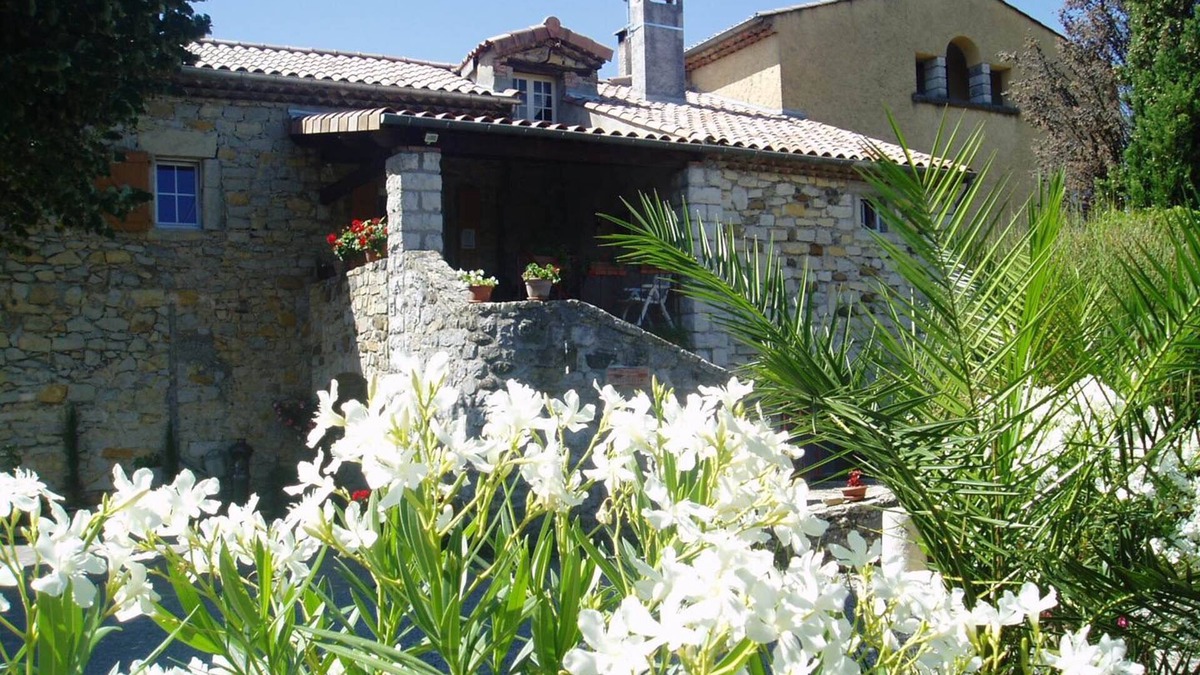 Villeneuve-de-Berg House | Gîte Panorama sleeps 8 to 15