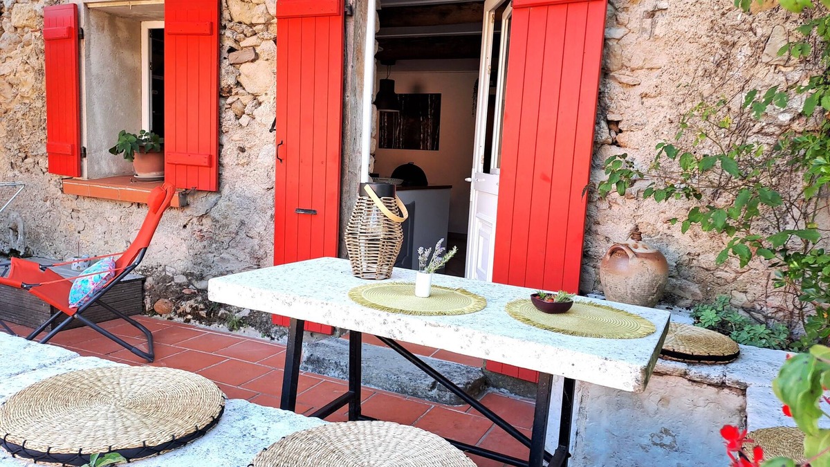 Lignairolles Cottage | Gîte private terrace, swimming pool, nature