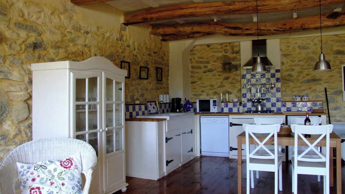 Soueich Apartment | Gîte Pyrénées Les Trois Montagnes Sarousse
