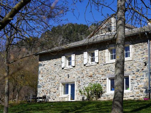 Saint-Etienne-Lardeyrol House | Gîte rénové au calme avec Parking privé et Wifi gratuit à Saint-Étienne-Lardeyrol - FR-1-582-332