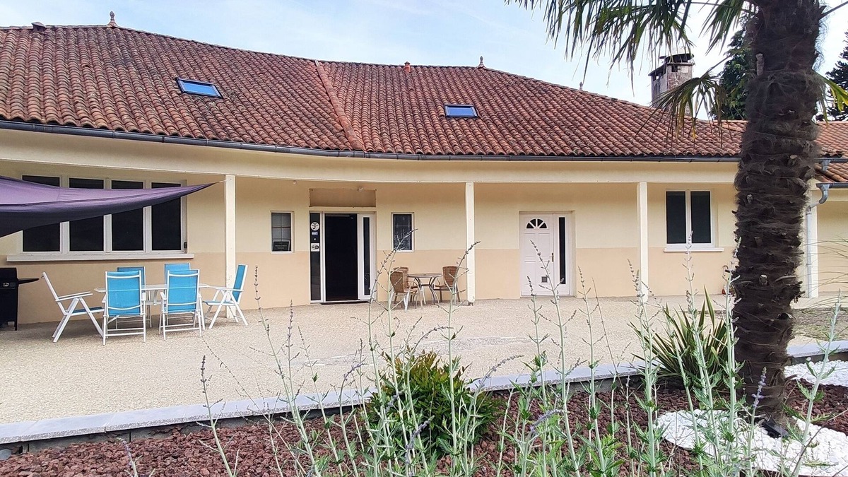 Compreignac Apartment | Gîte residence de la fontaine lac de saint pardoux, Limoges