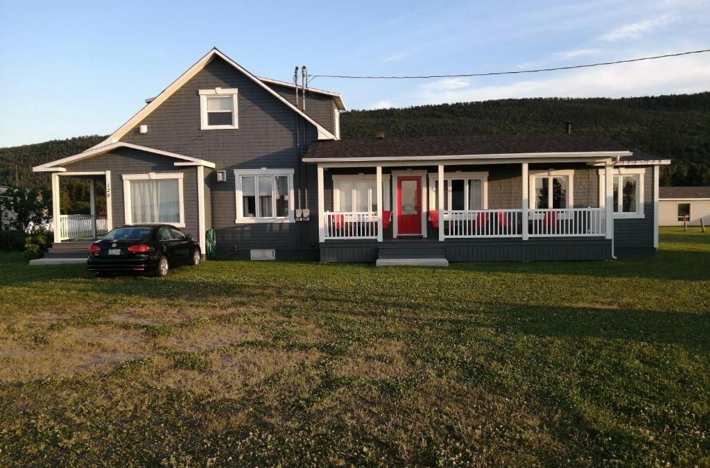 Sainte-Madeleine-de-la-Riviere-Madeleine Bed & Breakfast | Gîte Shoreline de la terre à la mer