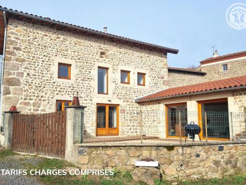 Verrieres-en-Forez House | Gîte spacieux avec terrasse en forêt, 12 lits, proche randonnées - FR-1-496-314