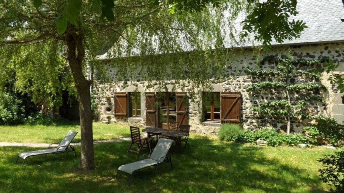 Saint-Saturnin House | Gîte ST Saturnin, Cézallier, Monts du Cantal, Santoire Valley