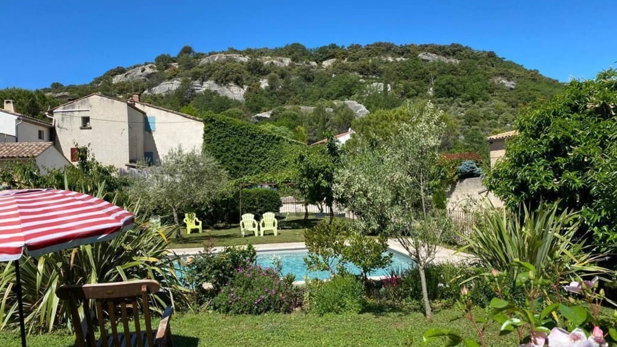 Venasque Apartment | Gîte studio with loggia in Venasque en Provence