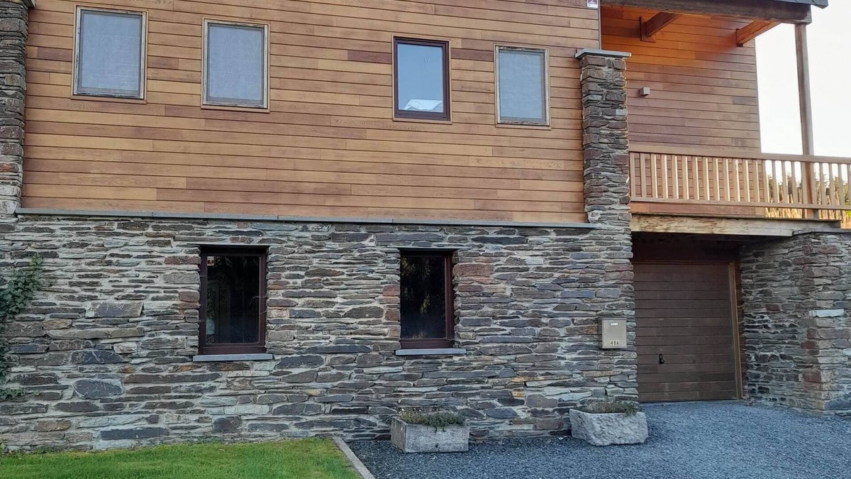 Engreux House | Gîte Tout Confort Avec Grand Jardin, Terrasse et Garage Dans Village Calme