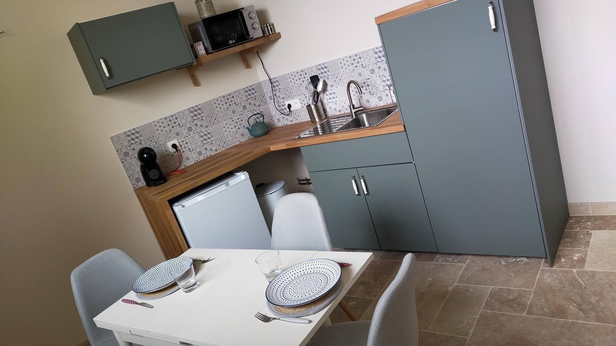 Veigne House | Gîte Val de Loire private access: 2/4 persons
