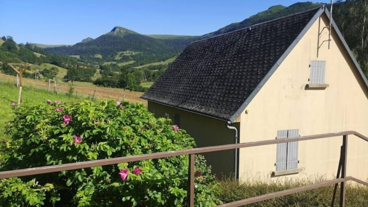 Saint-Paul-de-Salers House | Gîtes Entre Salers et le puy Mary Dans le Cantal