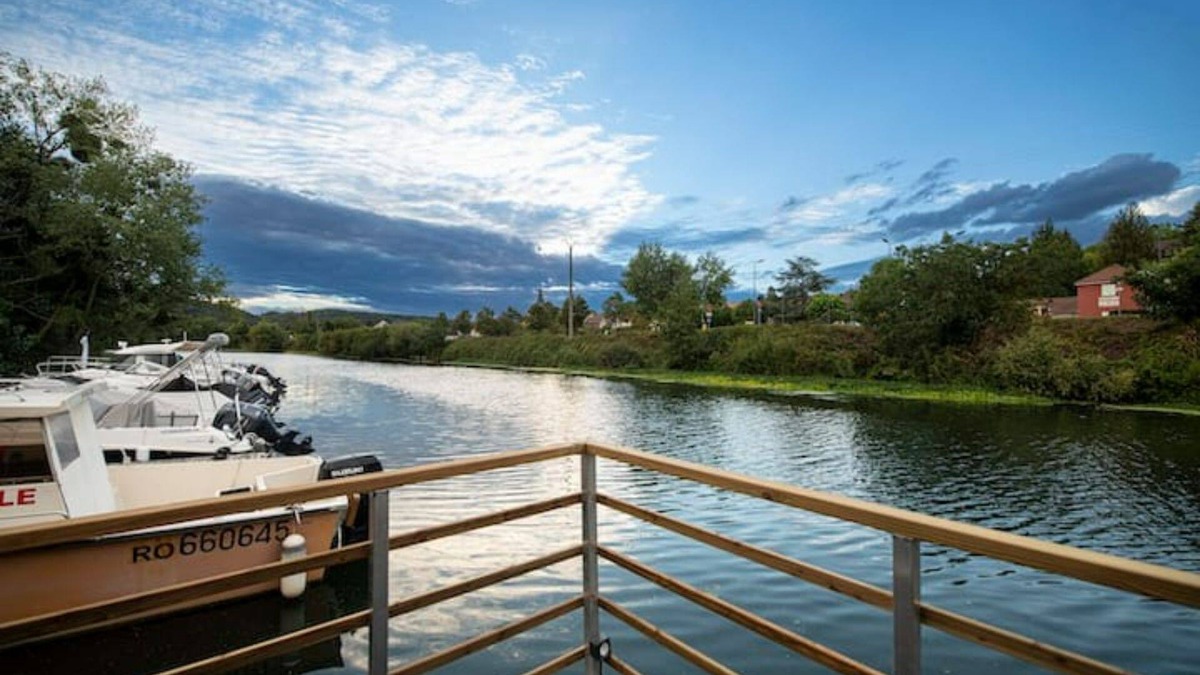 Bennecourt Boat Rental | Gîtes Seine & Nature Logement Flottant Atypique "Le Babord"