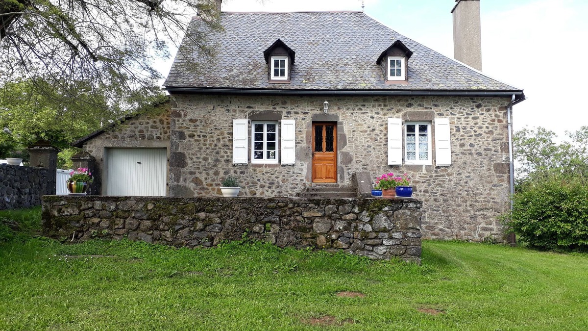 Sainte-Eulalie House | Gïte DU Bosquet Cantal au Calme ! Animaux de Compagnie Acceptés !