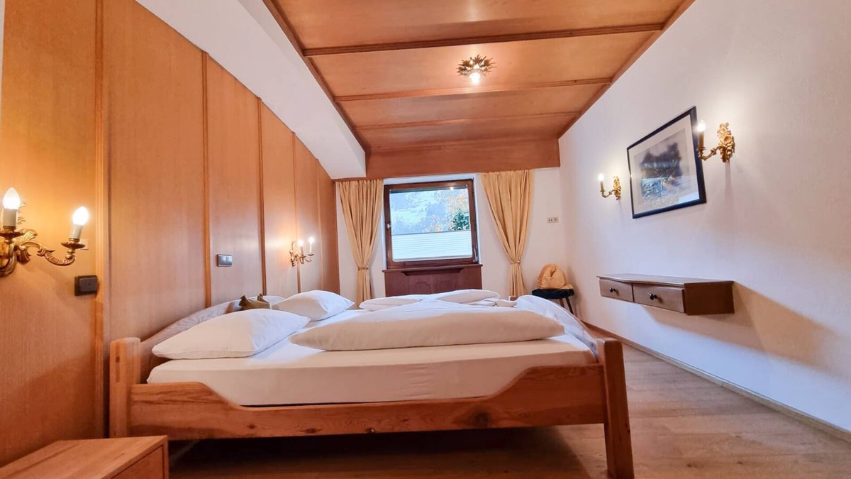 Zell am Ziller Apartment | Günstiges 8er Apartment in Zell am Ziller, Skibus 50m - zum Skigebiet 5 Minuten!